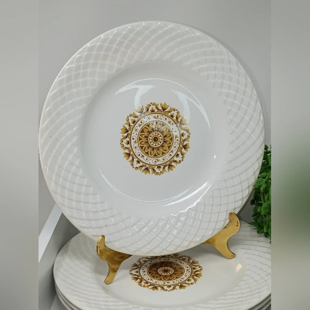 White and Gold Enoch By Wedgewood Dinnerware Set